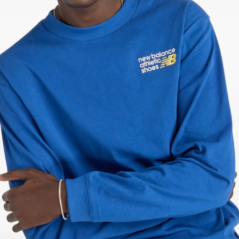 Футболка с вышитым логотипом