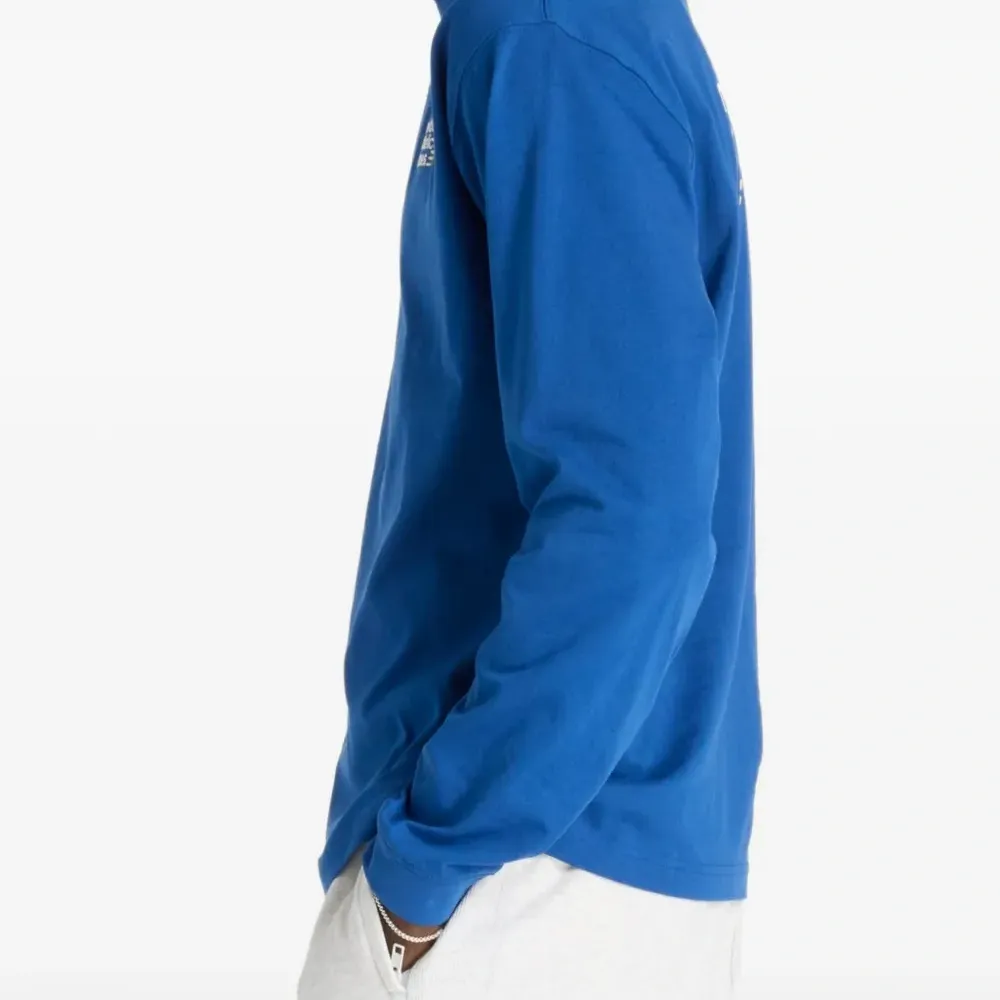 Футболка с вышитым логотипом