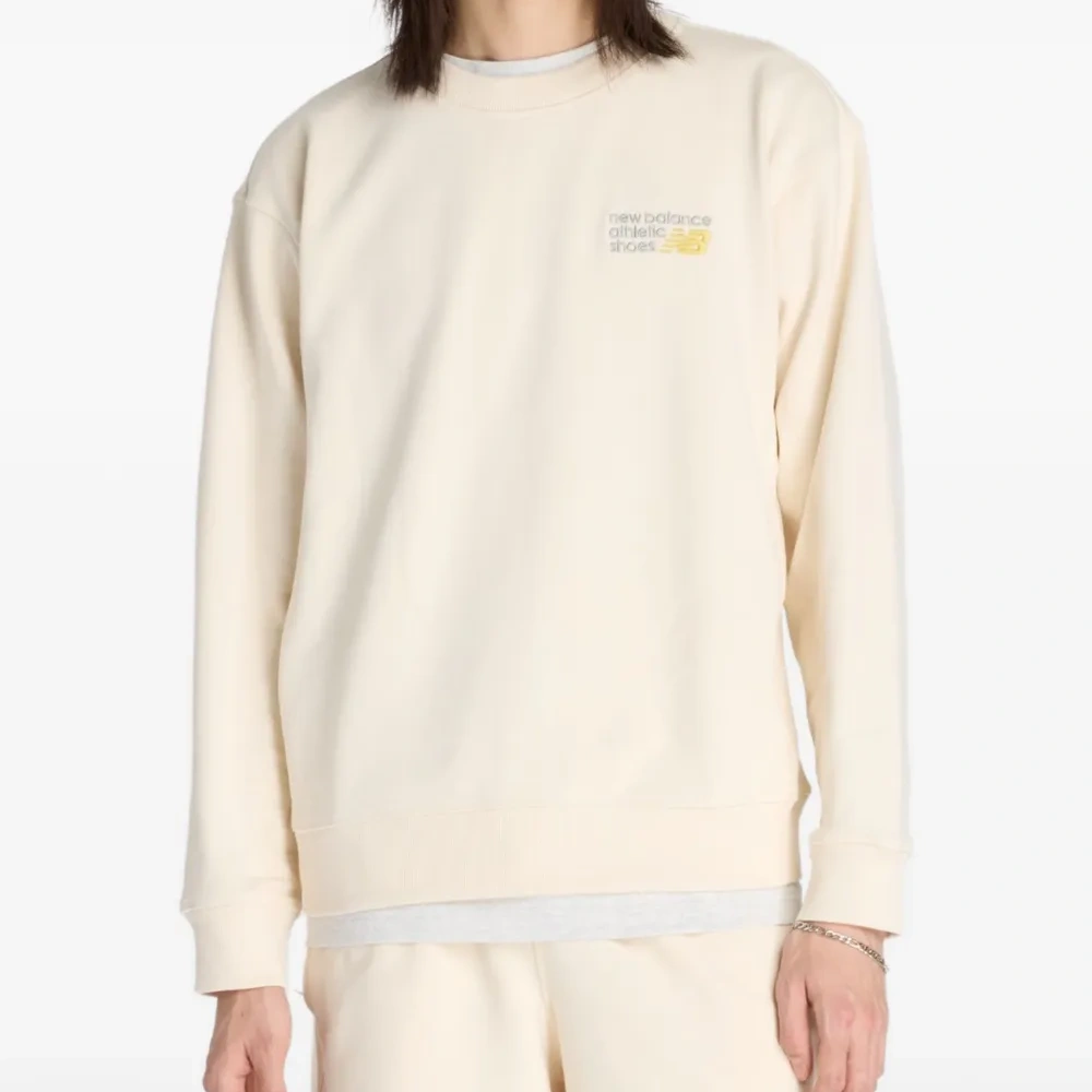 Свитшот с вышитым логотипом