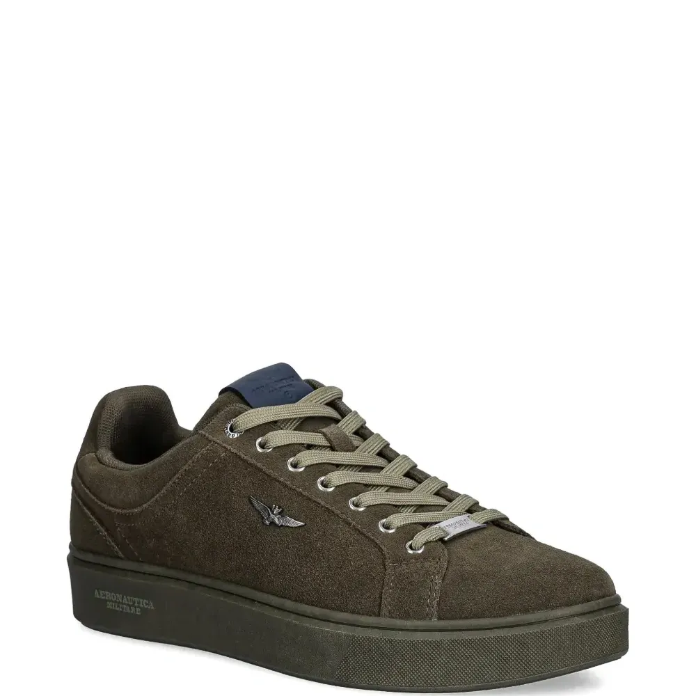 Кеды с нашивками и шнуровкой