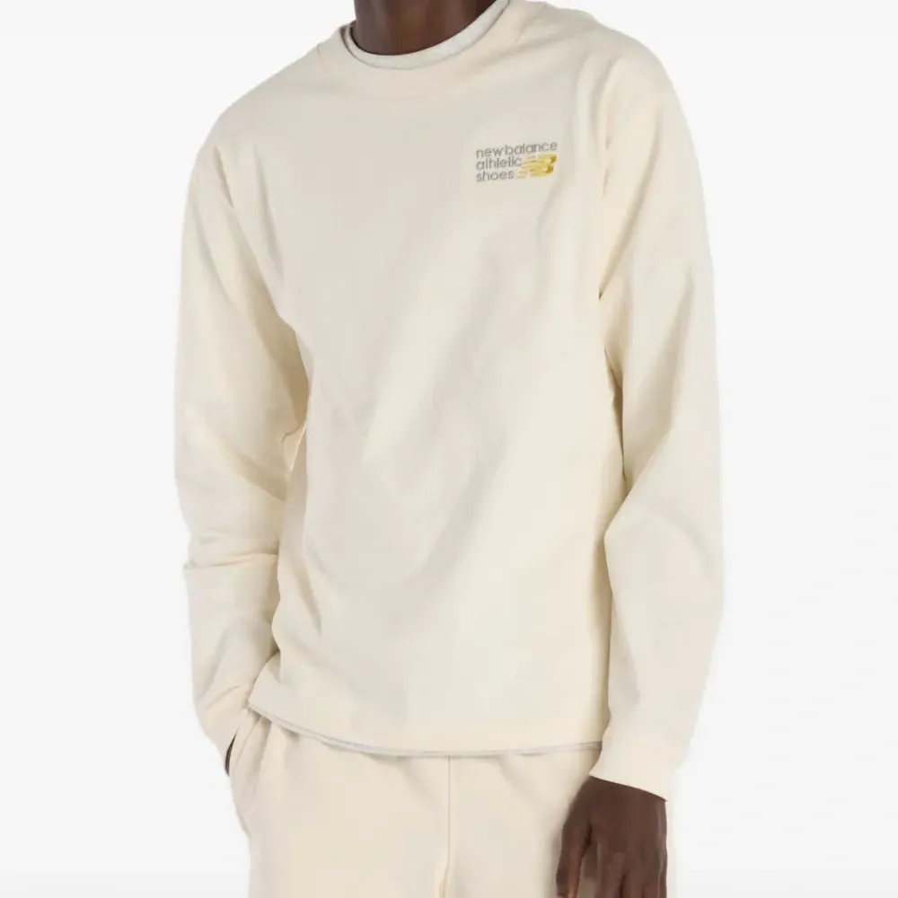 Свитшот с длинными рукавами и логотипом на спине