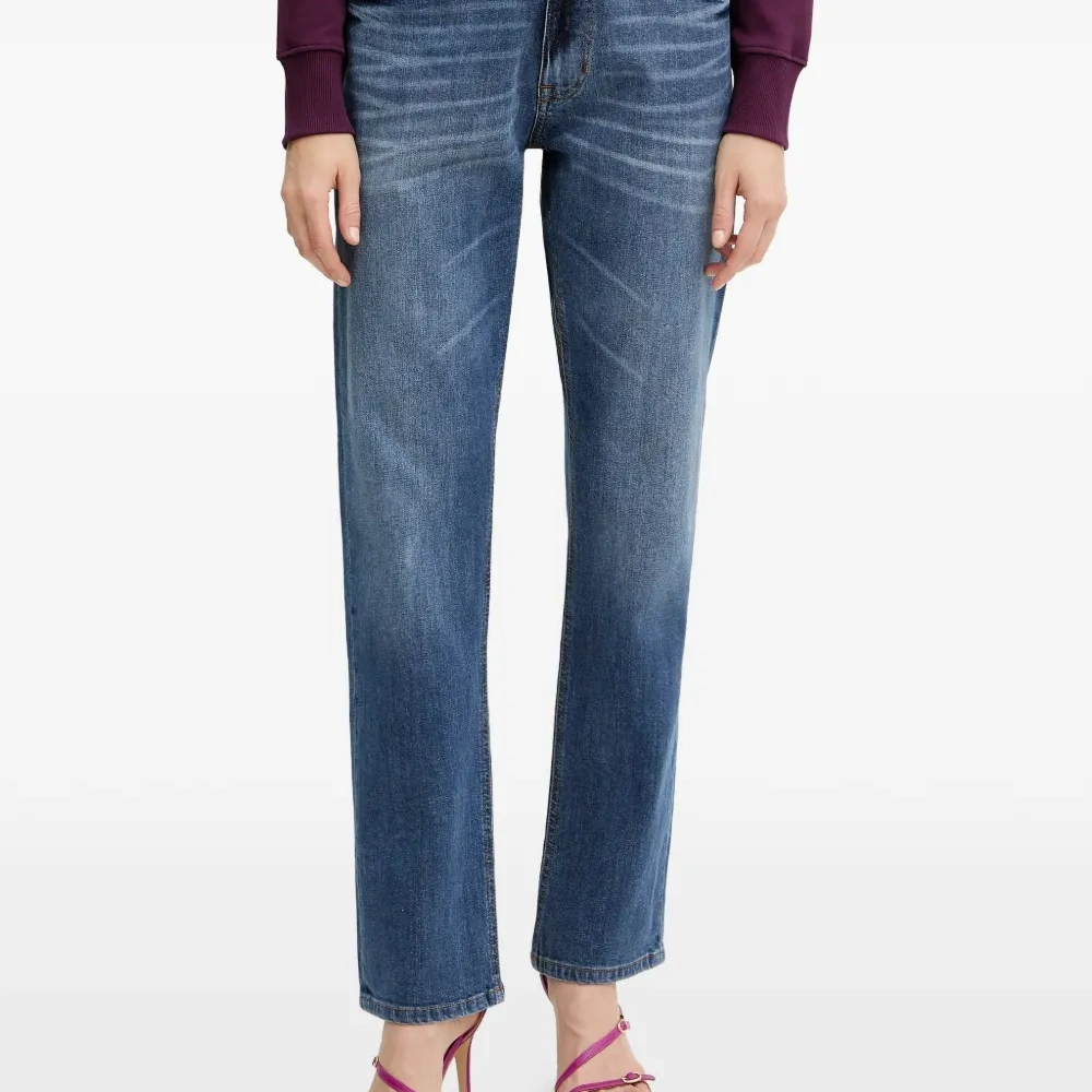 Джинсы с логотипом