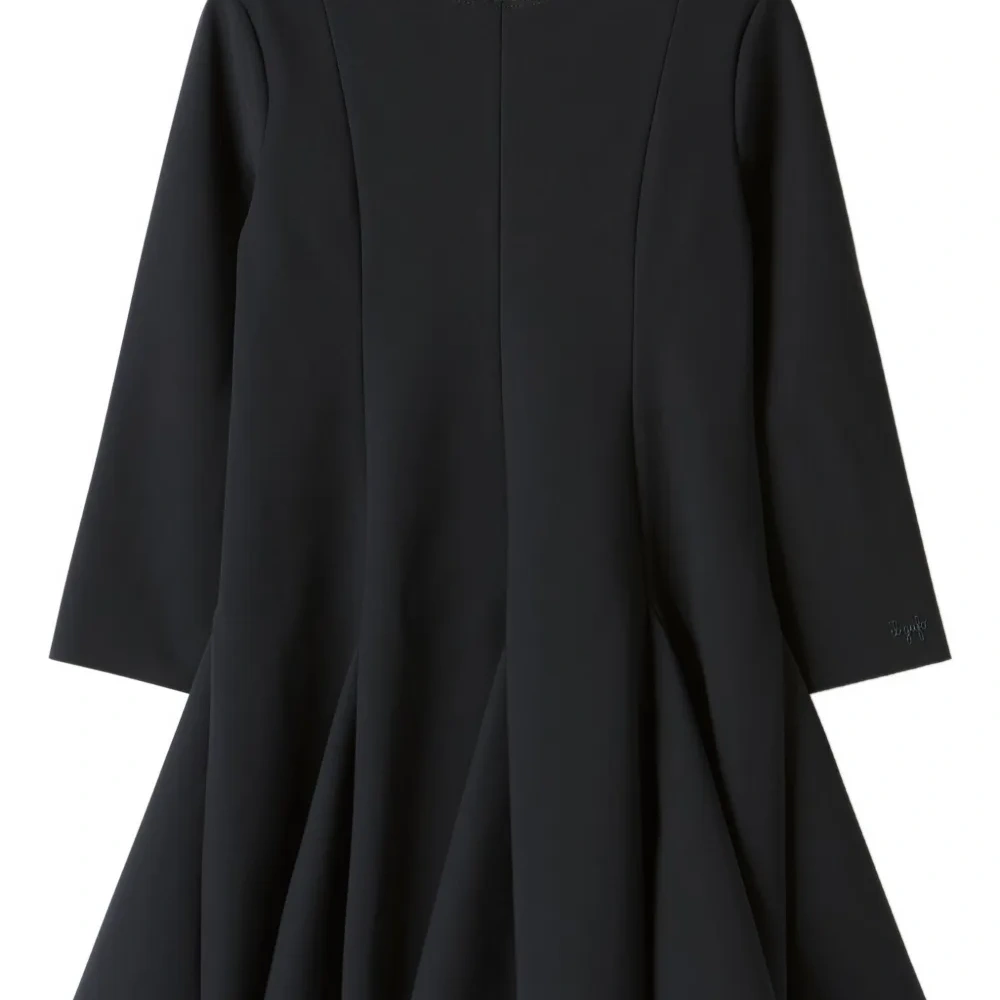 Платье с длинными рукавами и плиссировкой