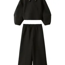 Костюм с брюками, украшенный кристаллами Костюм с брюками, украшенный кристаллами