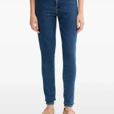 Джинсы с карманами Джинсы с карманами