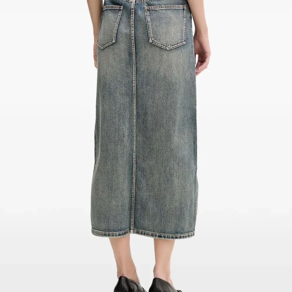 Джинсовая юбка с разрезом сбоку