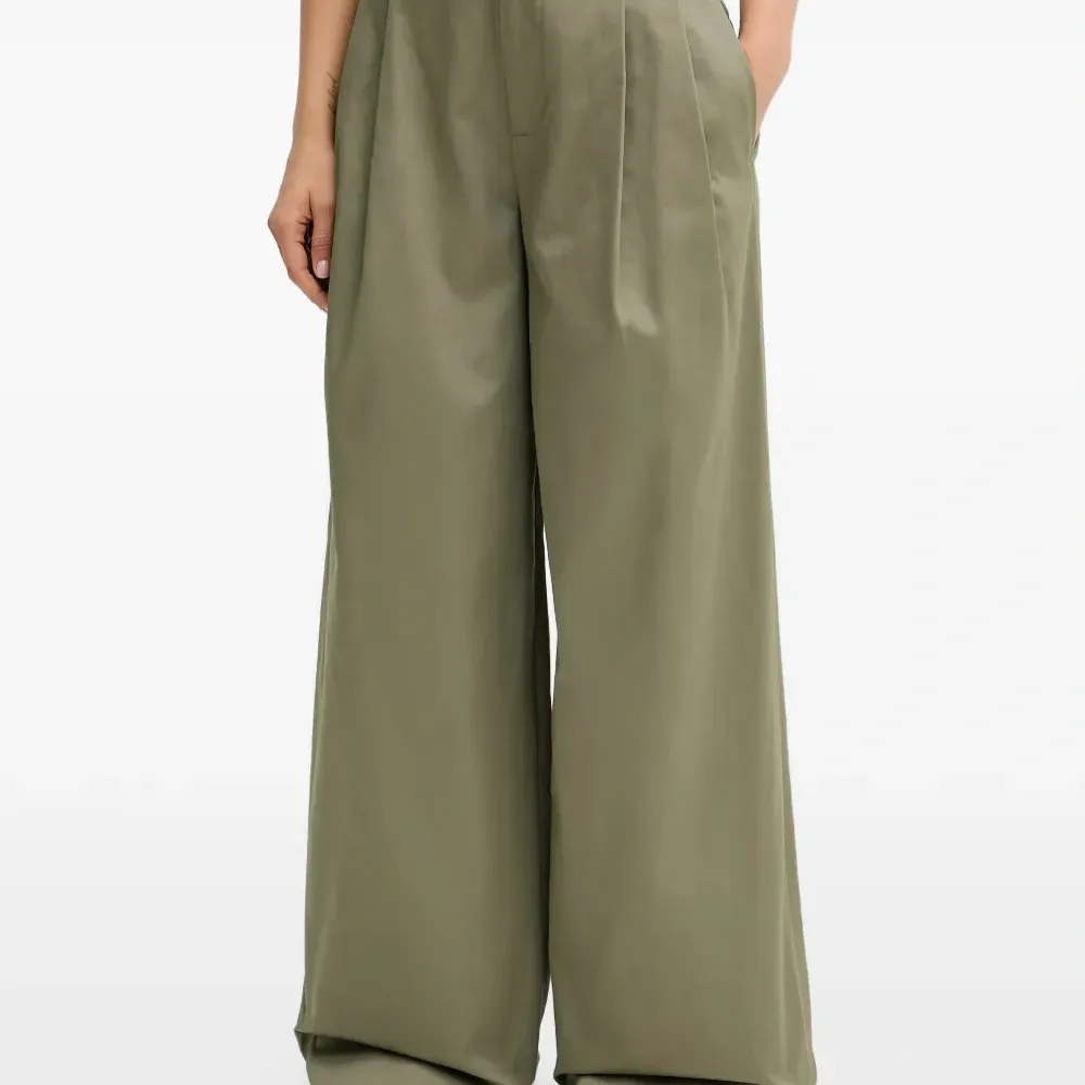 Плиссированные брюки широкого кроя