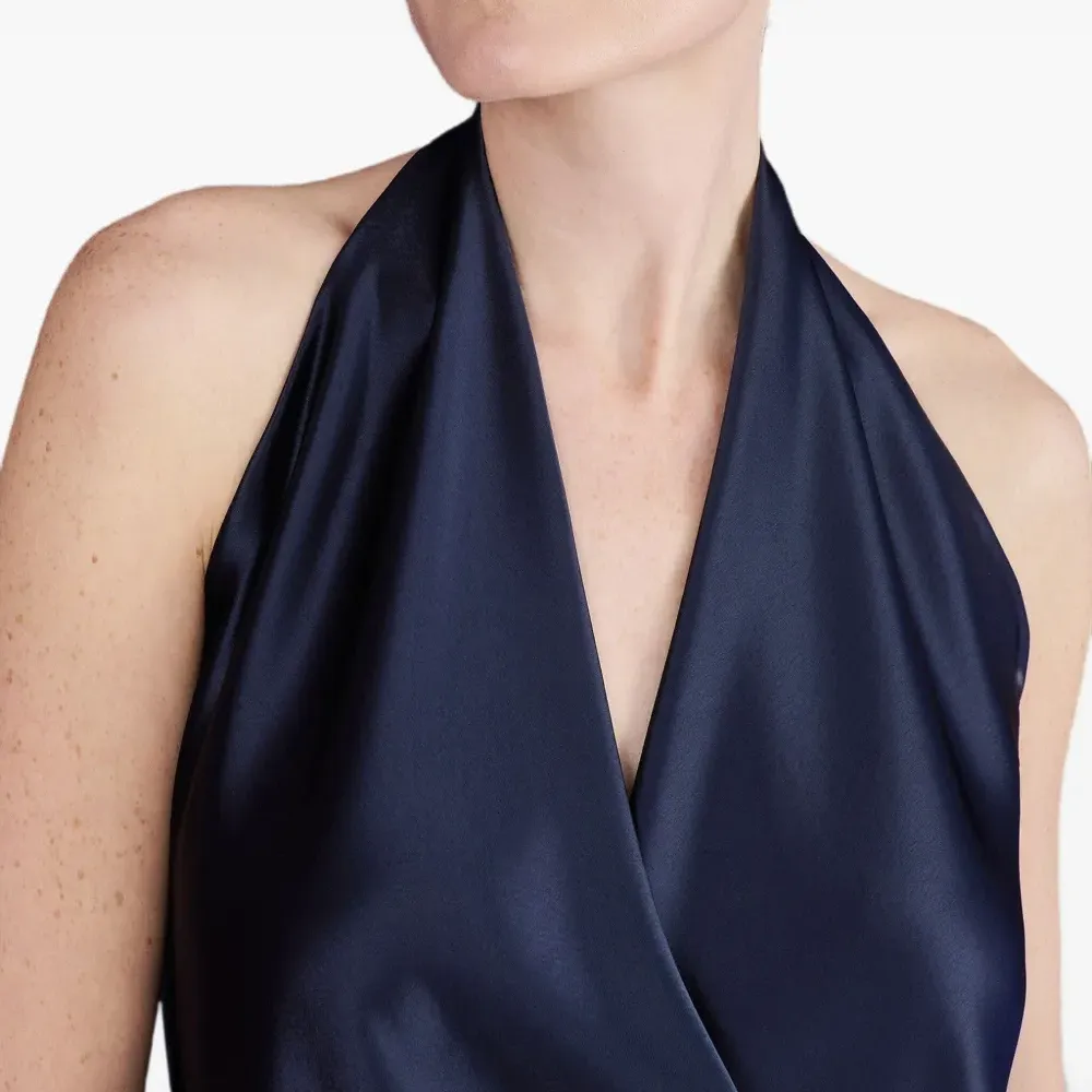 Атласная блуза на завязке вокруг шеи