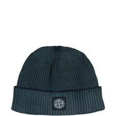 Шапка-бини с нашивкой-логотипом