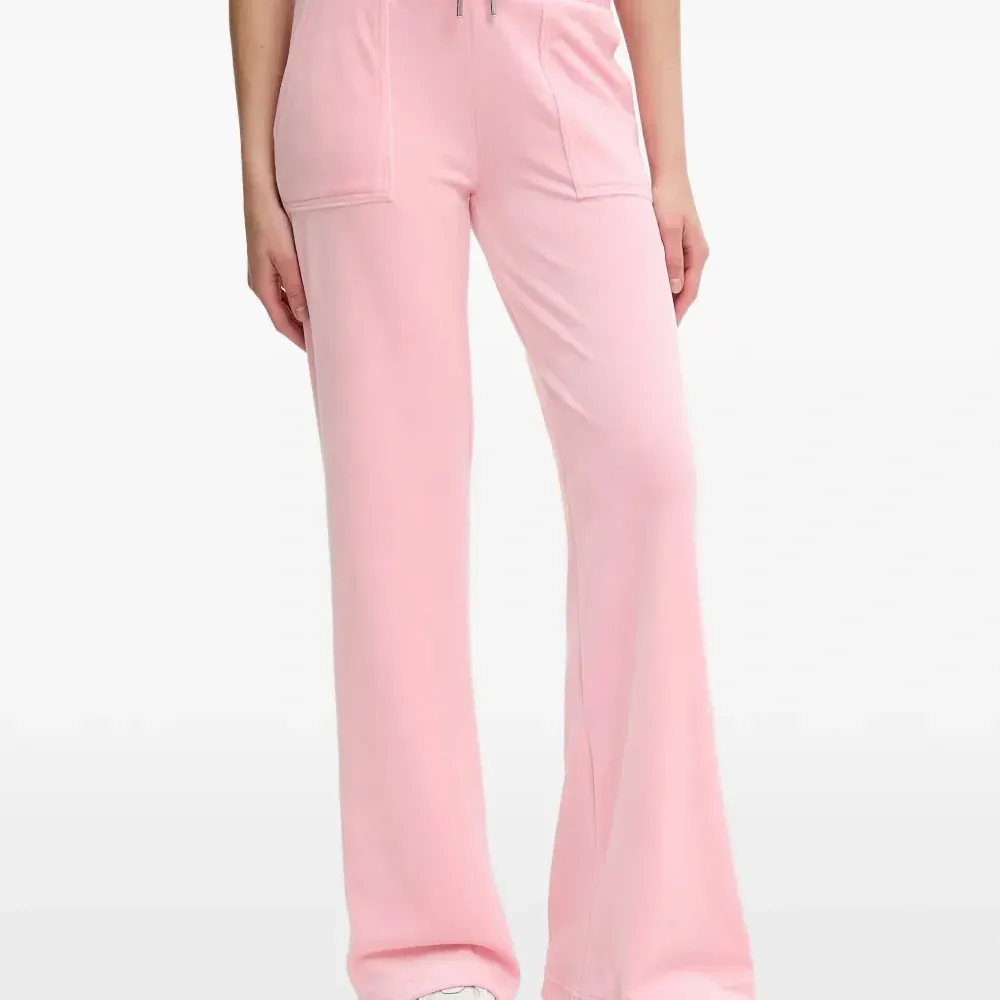 Спортивные брюки с накладными карманами