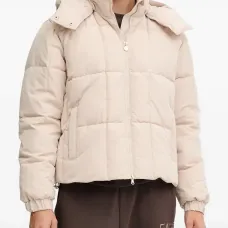 Стёганая куртка с капюшоном Стёганая куртка с капюшоном