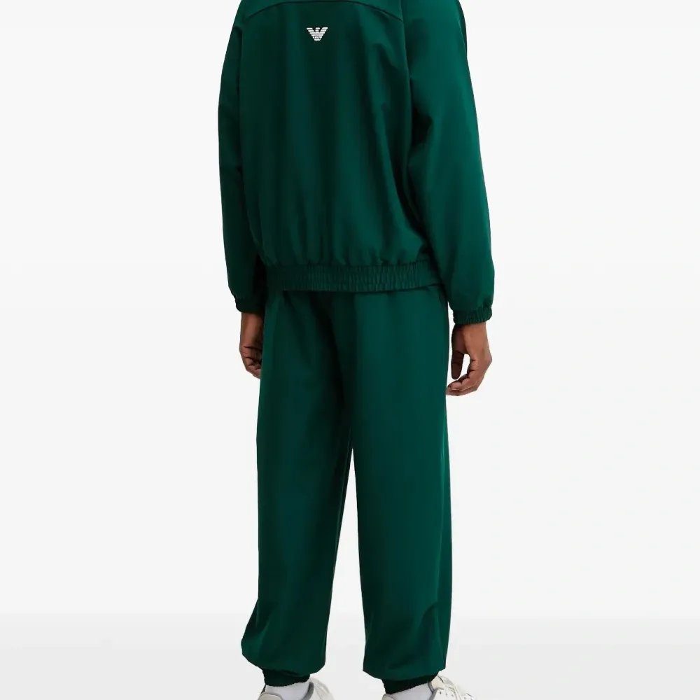 Спортивный костюм на молнии Спортивный костюм на молнии