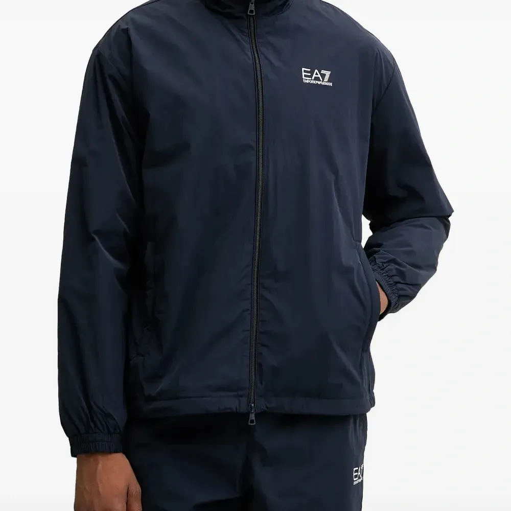 Спортивный костюм с логотипом