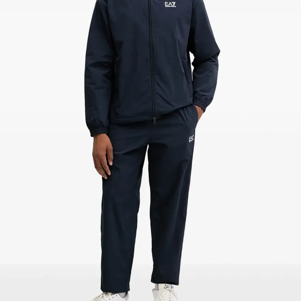 Спортивный костюм с логотипом