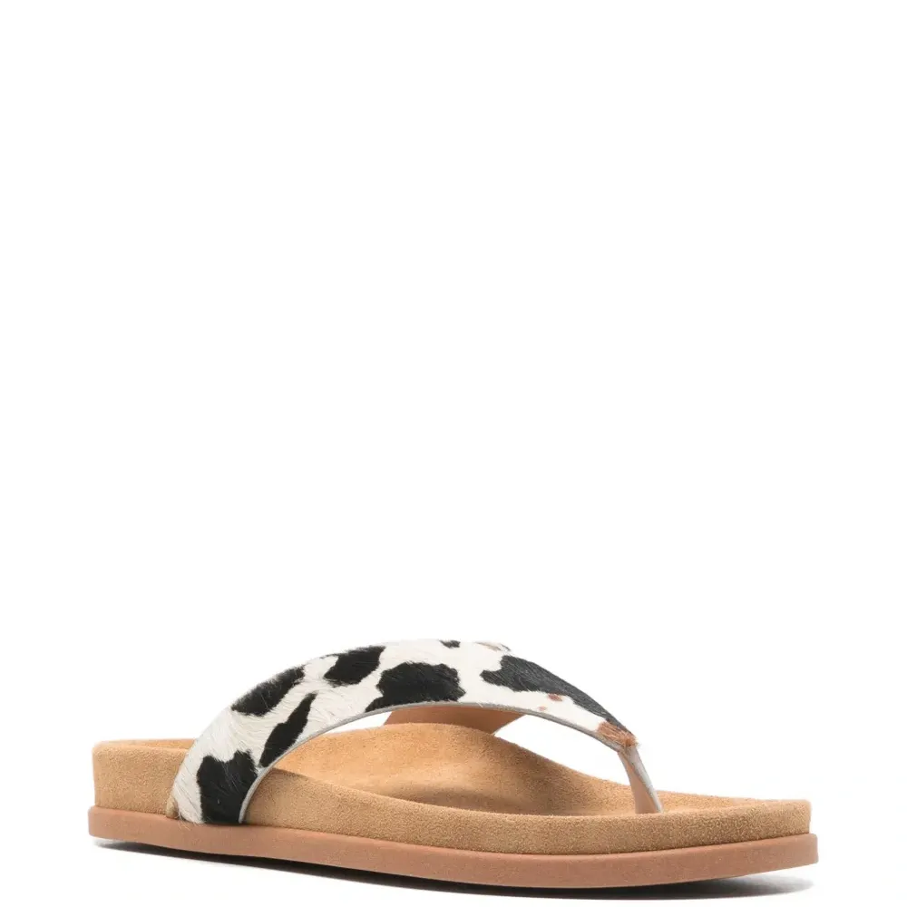 Сандалии с украшением в виде коровы