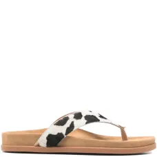 Сандалии с украшением в виде коровы