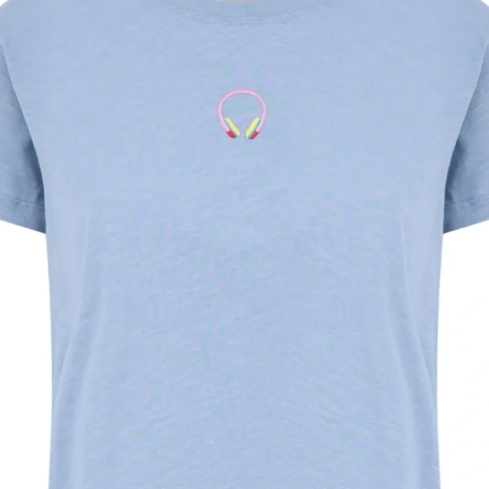 Футболка с вышивкой