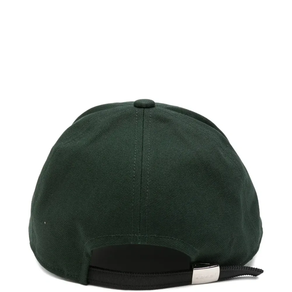 Бейсболка с нашивкой-логотипом