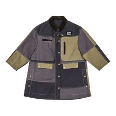 Пальто с вышитым логотипом