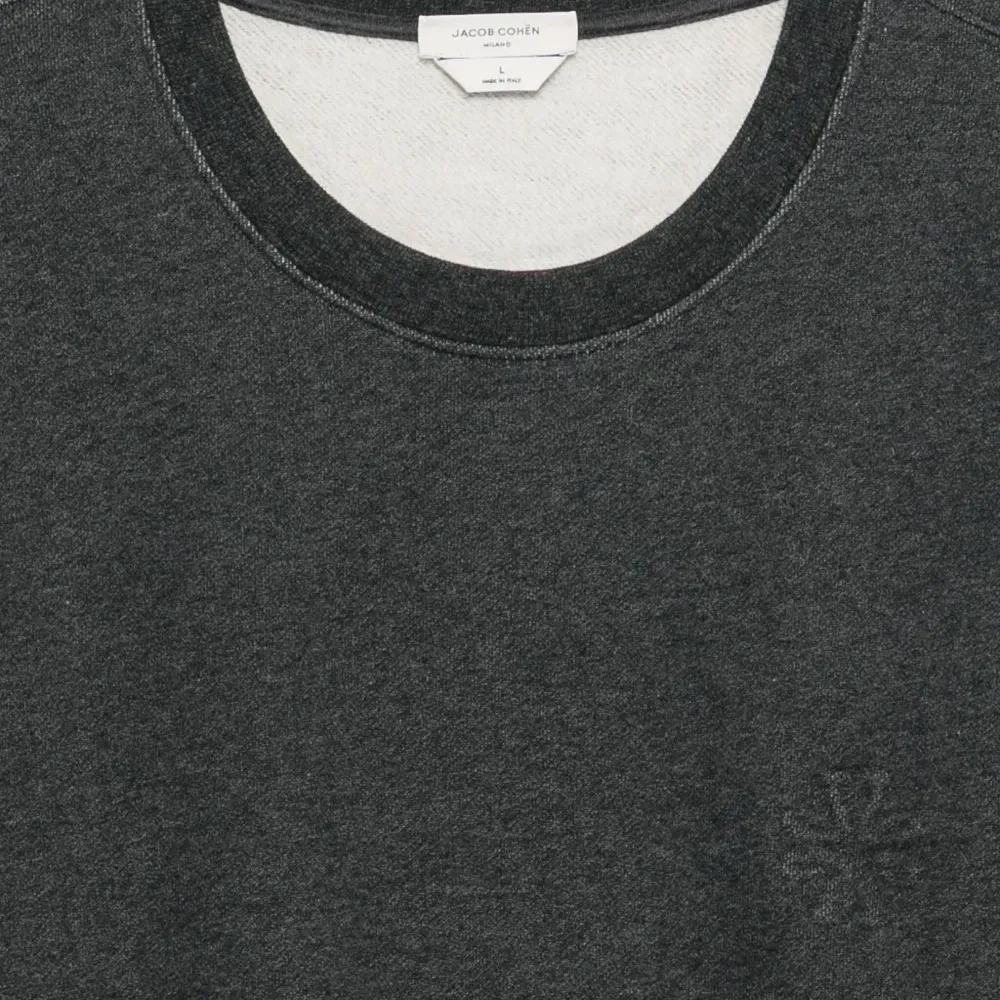 Толстовка с круглым вырезом