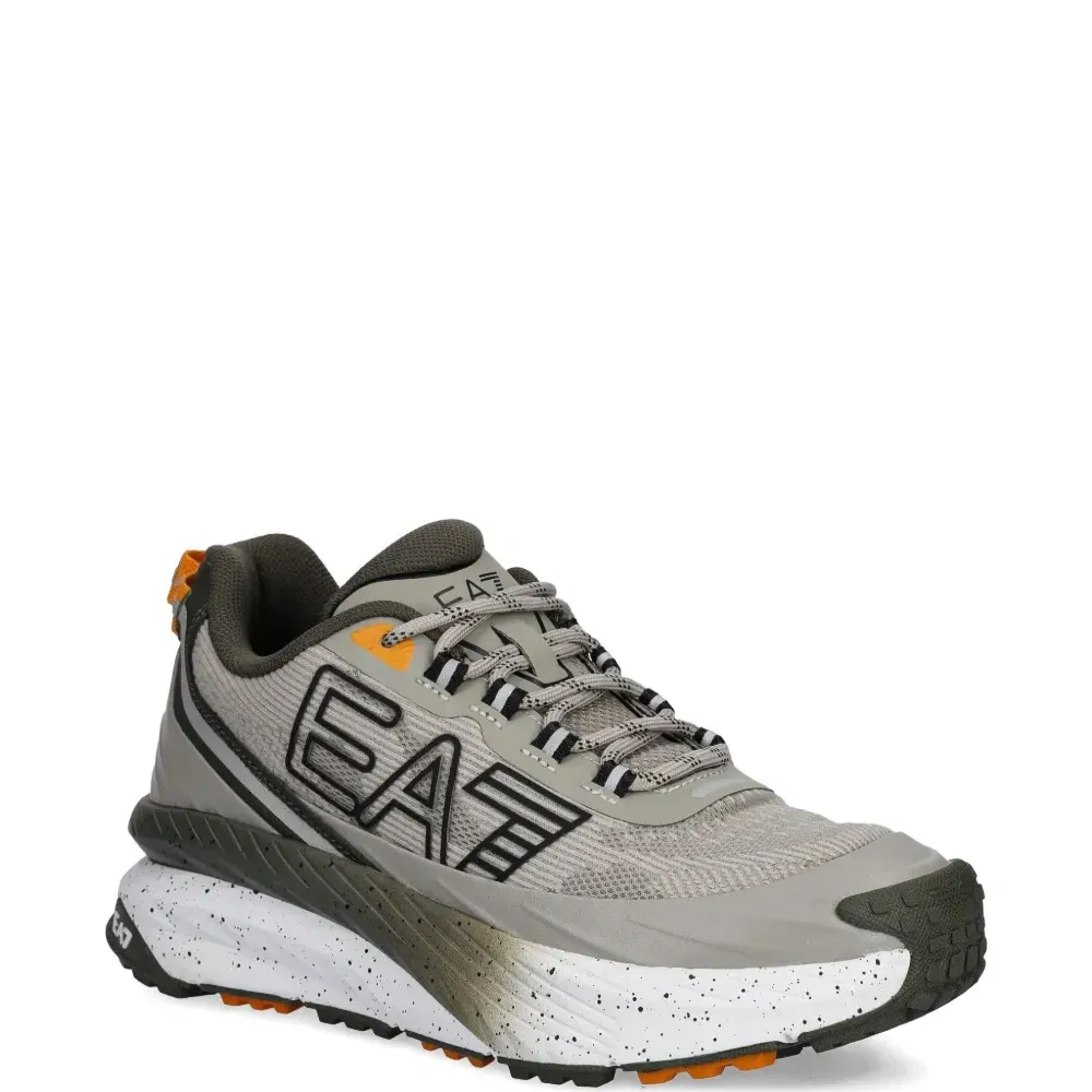 Кроссовки с логотипом