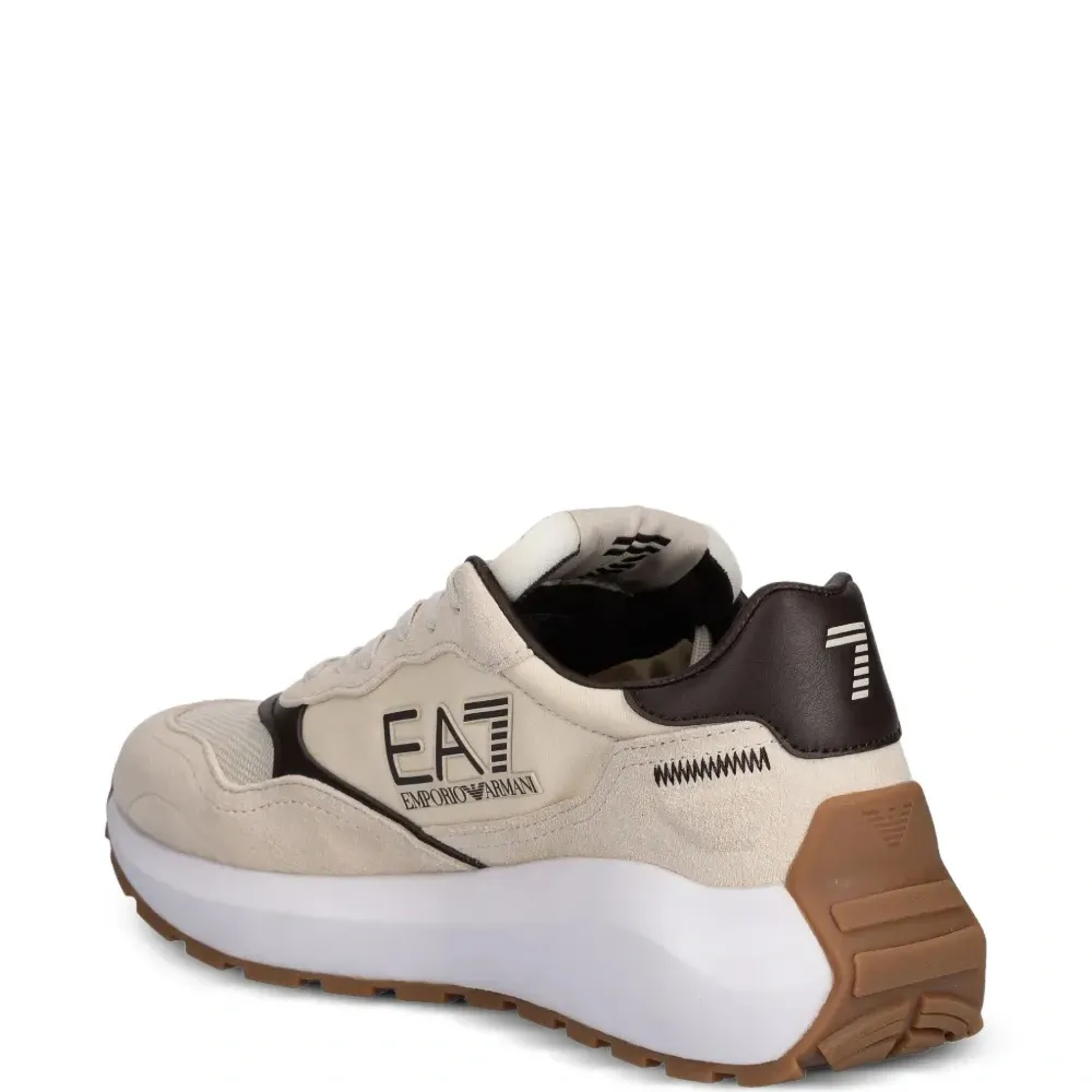 Кроссовки с логотипом