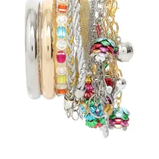 Браслет с подвесками и бусинами Браслет с подвесками и бусинами