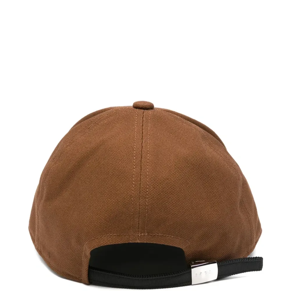 Бейсболка с нашивкой-логотипом