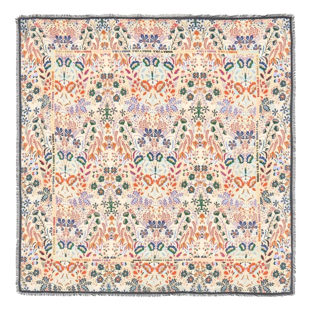 Шарф с бахромой и цветочным принтом