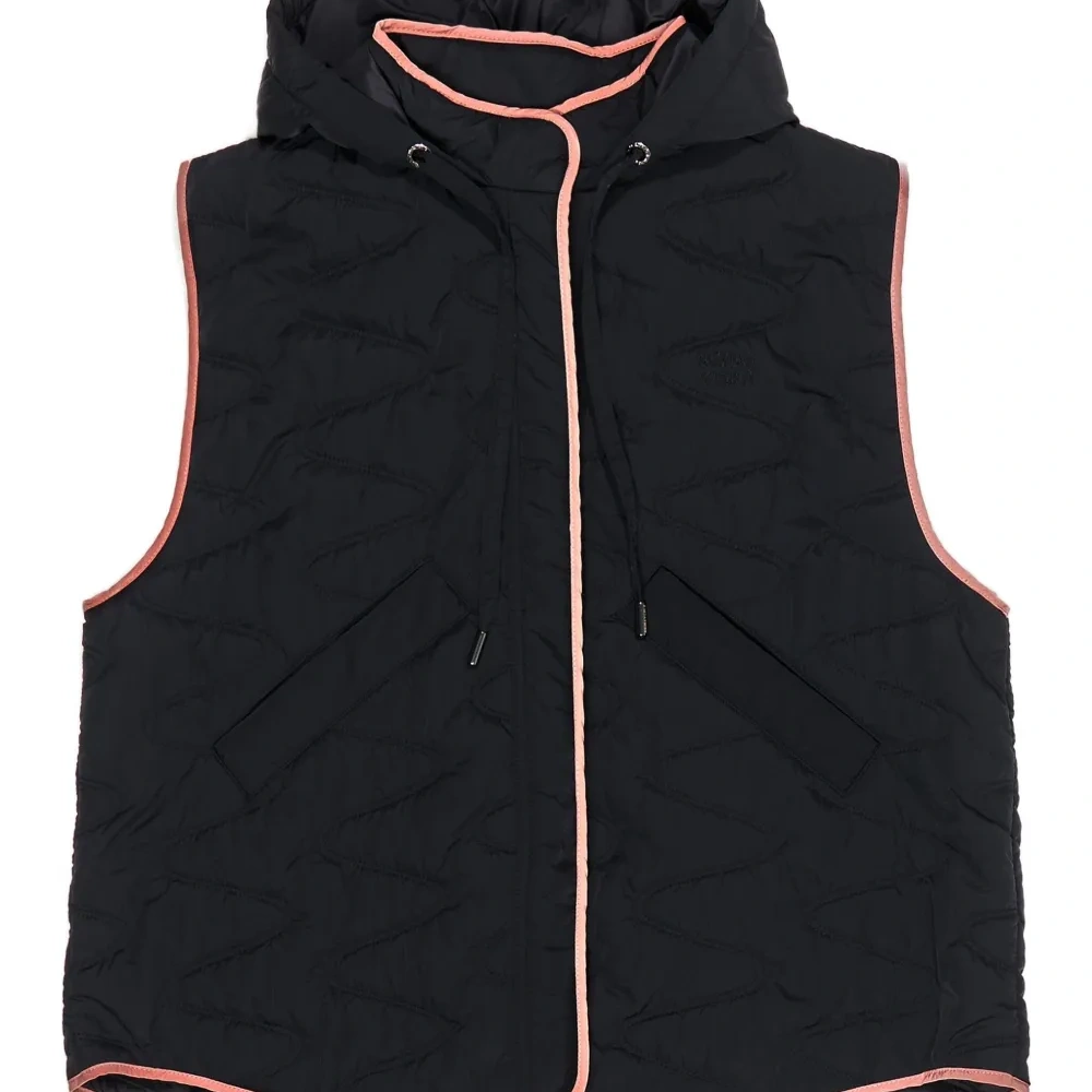 Стеганый жилет с капюшоном