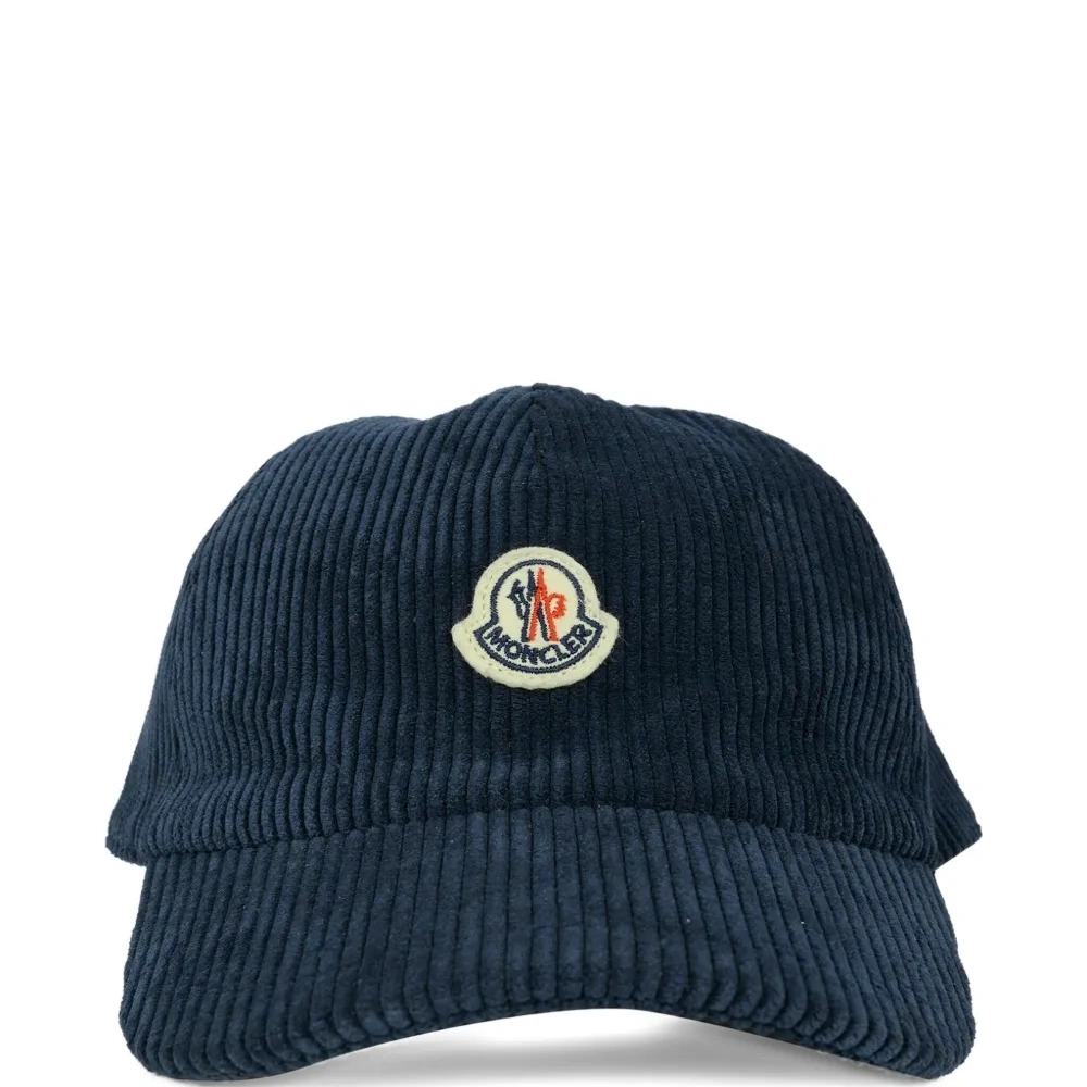 Бейсболка с нашивкой-логотипом