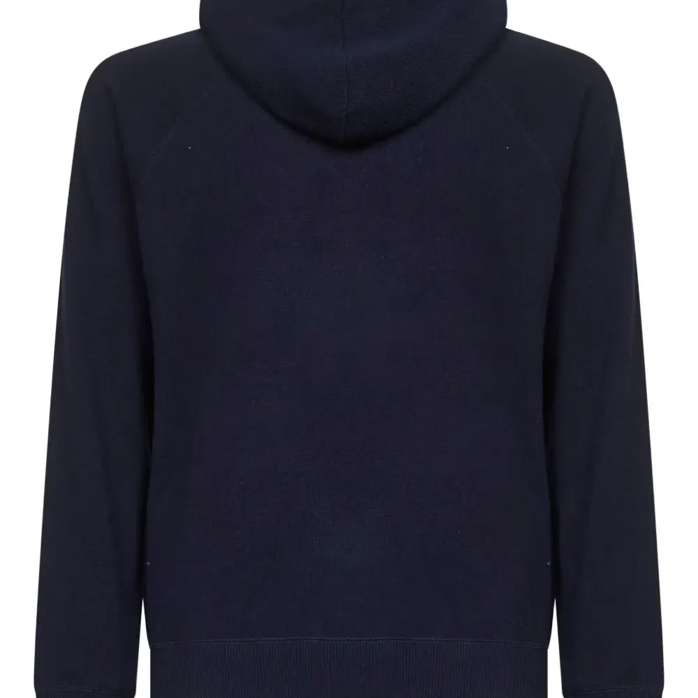 Худи на кулиске