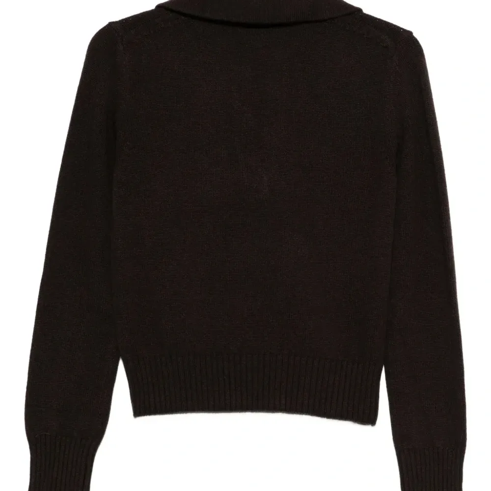 Свитер с воротником поло