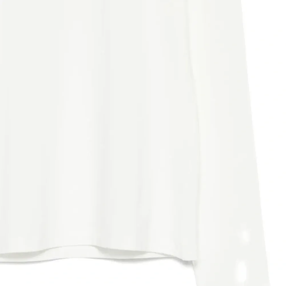 Блузка с вырезом лодочка