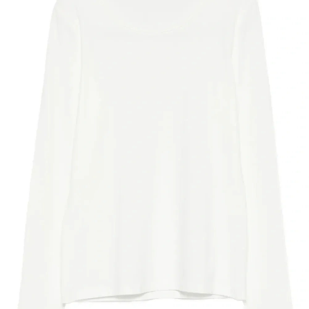 Блузка с вырезом лодочка