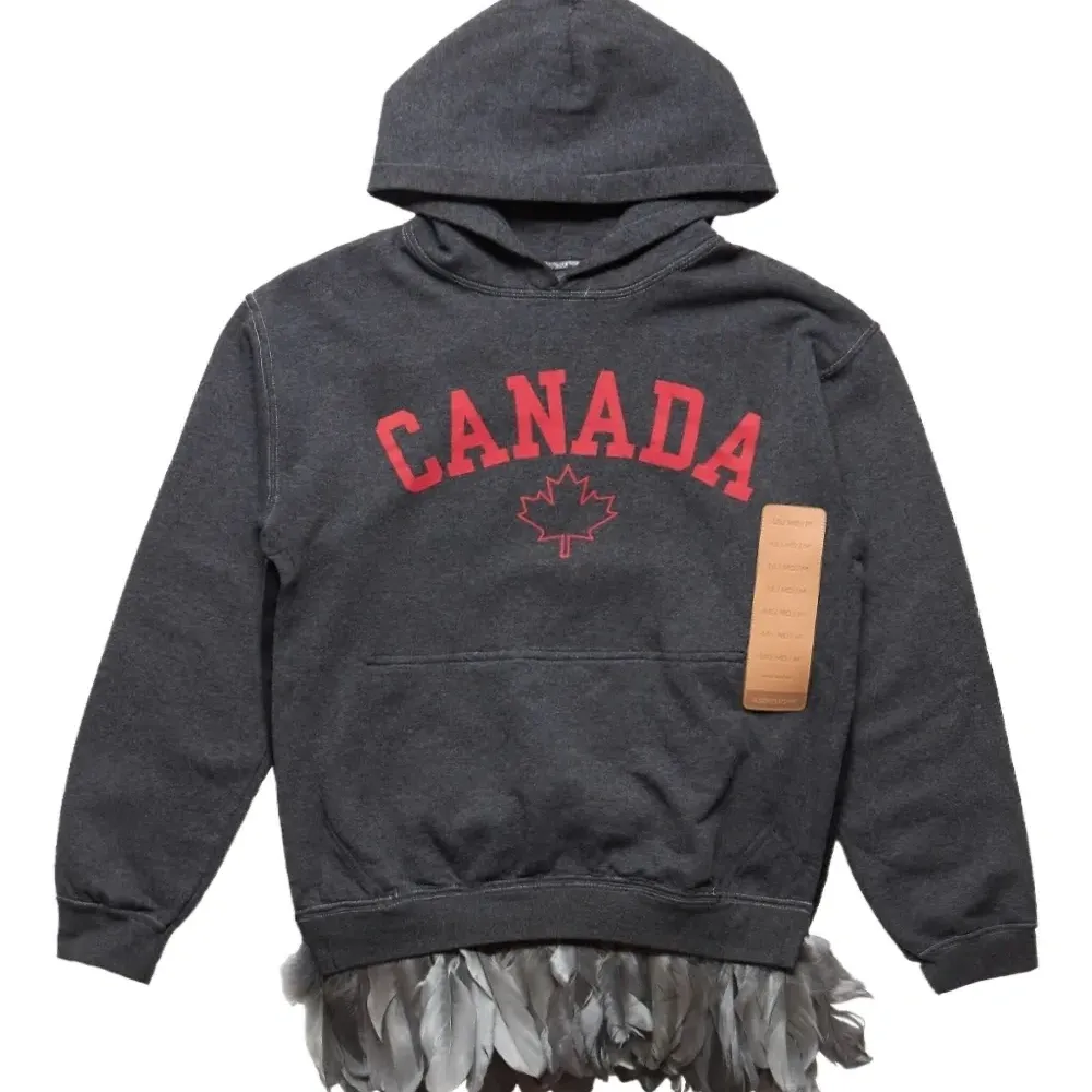 Худи с отделкой из перьев