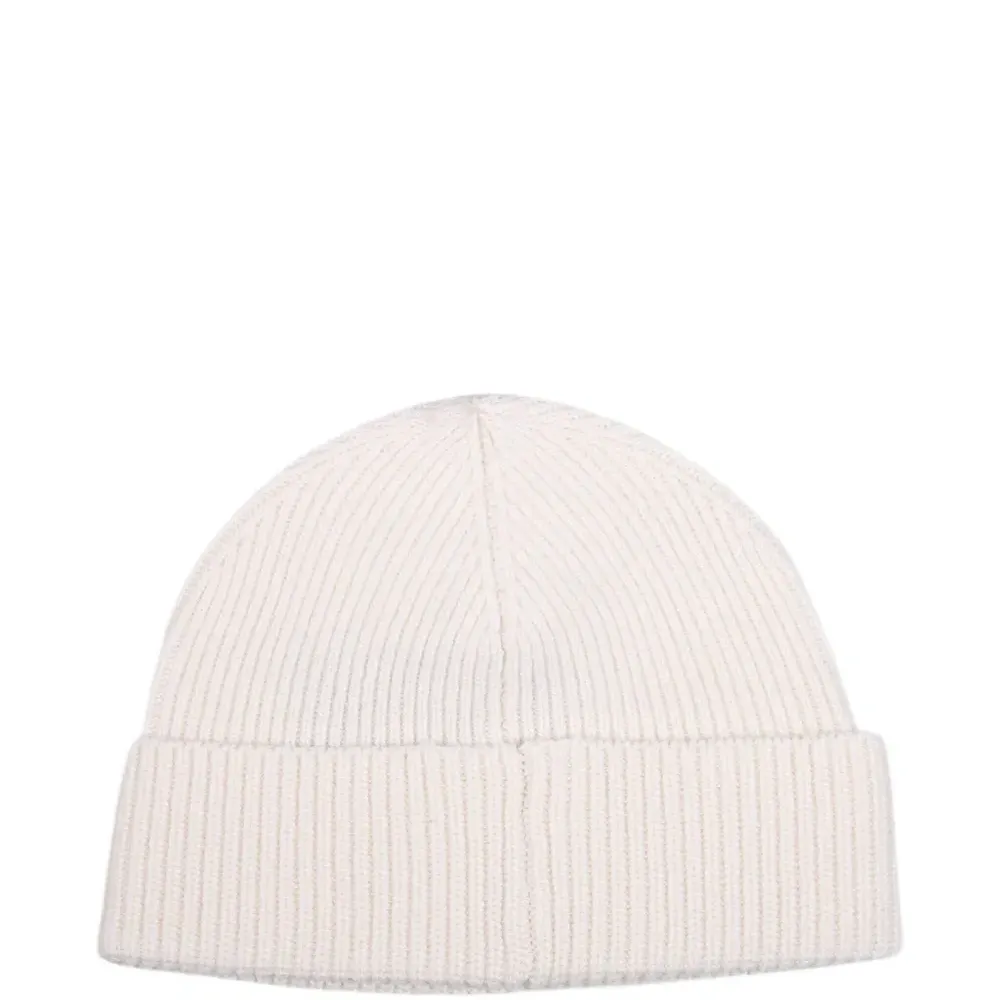 Вышитая вязаная шапка