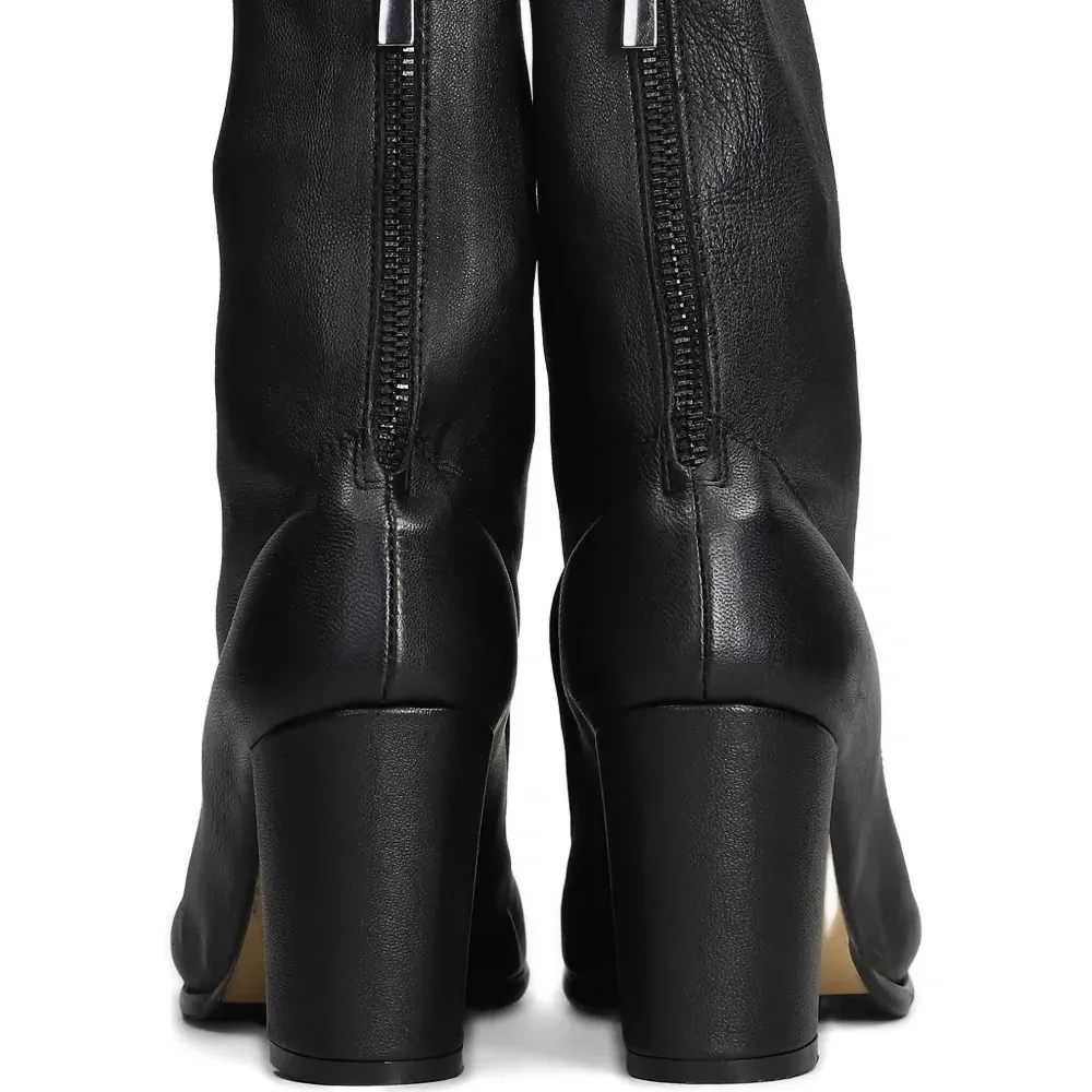 Ботинки на каблуке 70 мм