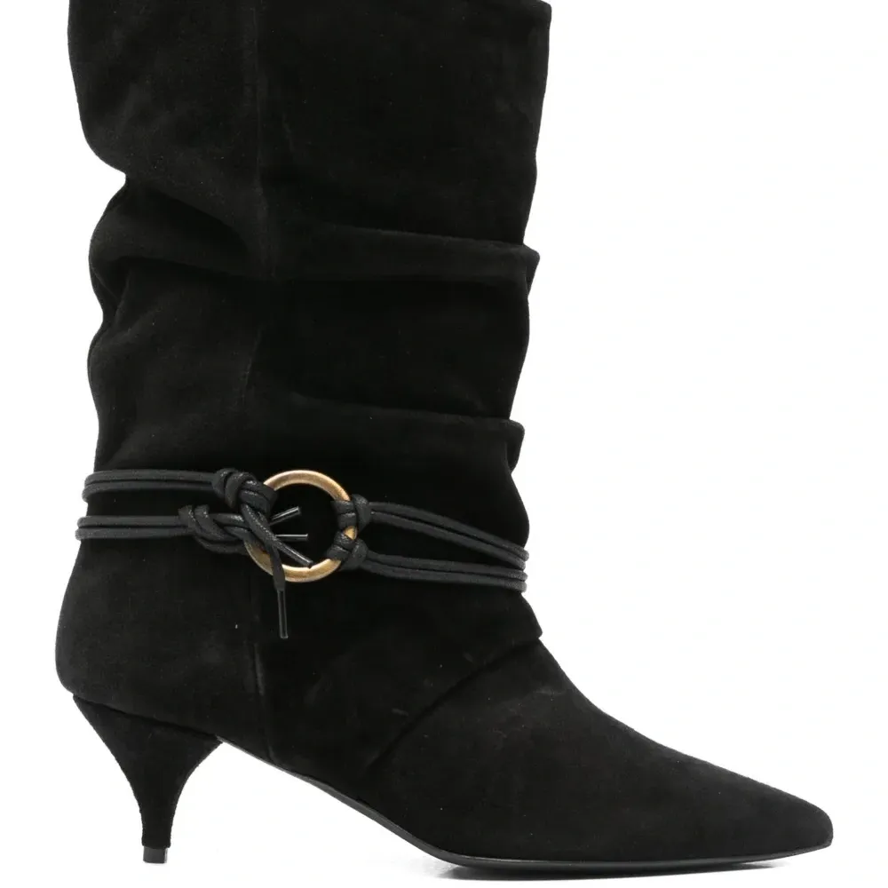 Замшевые ботильоны со сборками