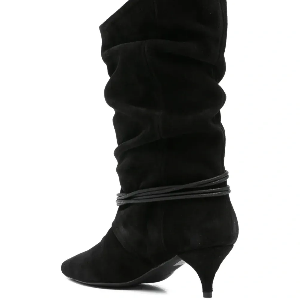 Замшевые ботильоны со сборками