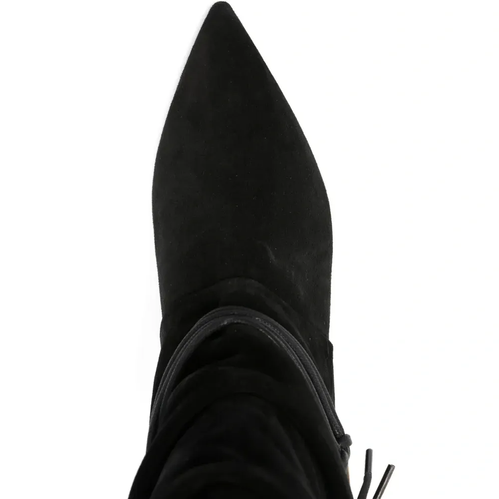 Замшевые ботильоны со сборками