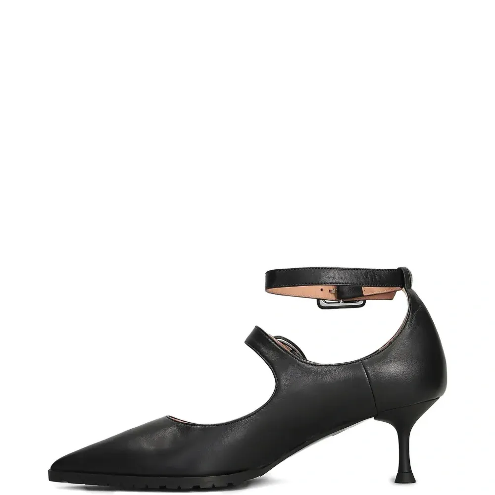 Кожаные туфли на каблуке