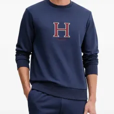 Свитшот с круглым вырезом