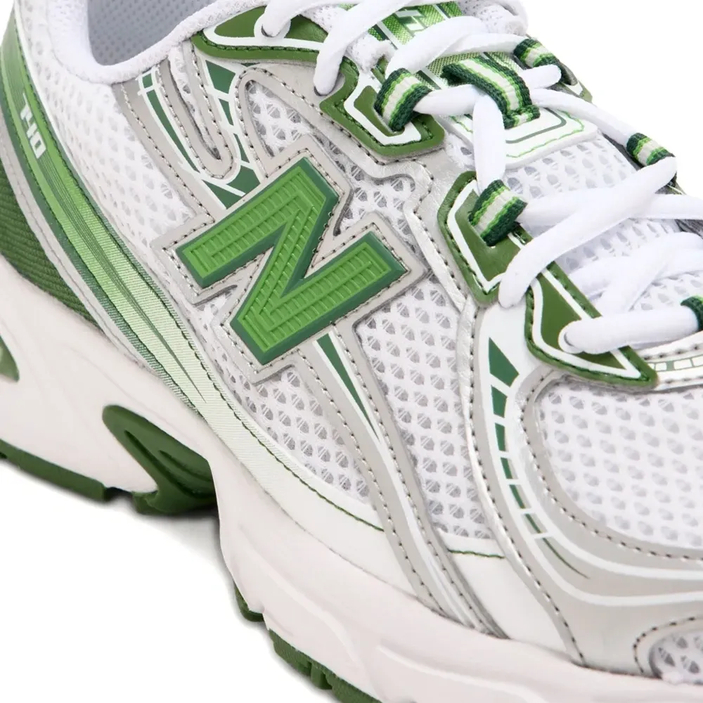 Кроссовки 740