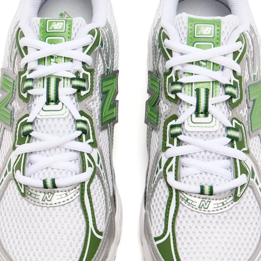 Кроссовки 740