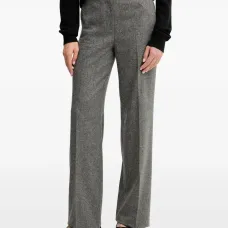 Брюки с широкими штанинами и заутюженными стрелками Брюки с широкими штанинами и заутюженными стрелками