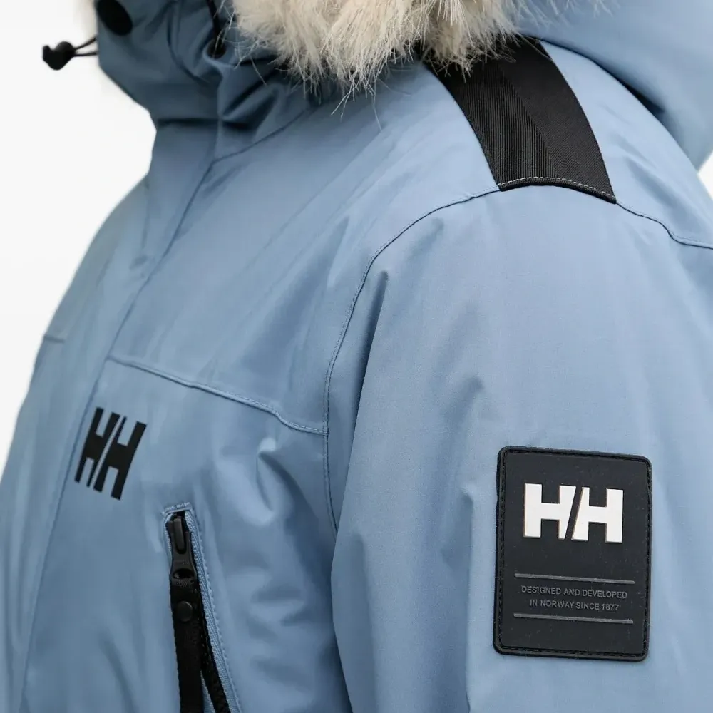 Парка Reine с капюшоном