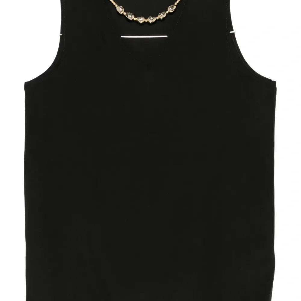 Атласный топ с V-образным вырезом