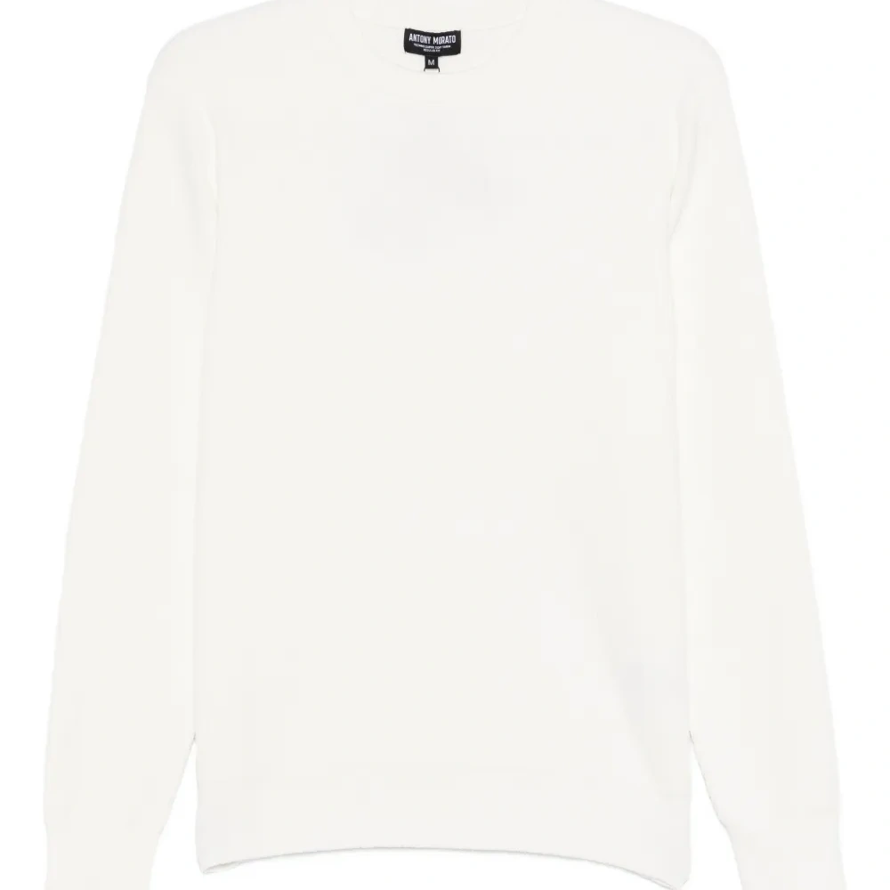 Свитер с круглым вырезом