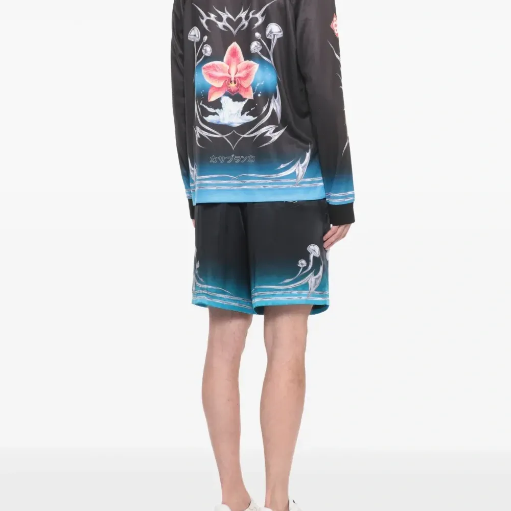 Футболка с длинными рукавами и принтом